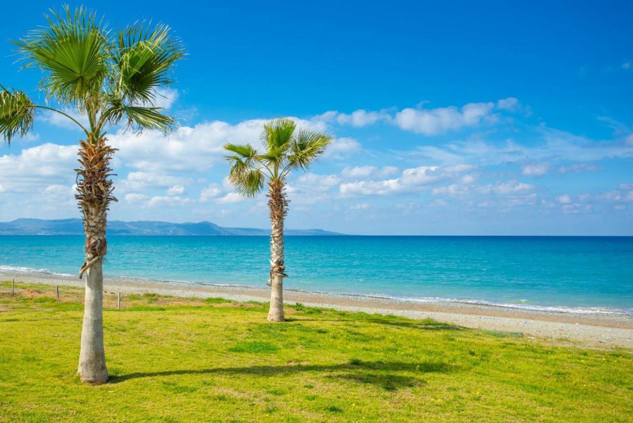 Constantinos Villa *