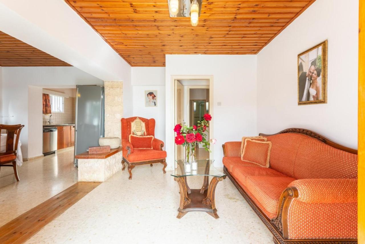 Villa Constantinos